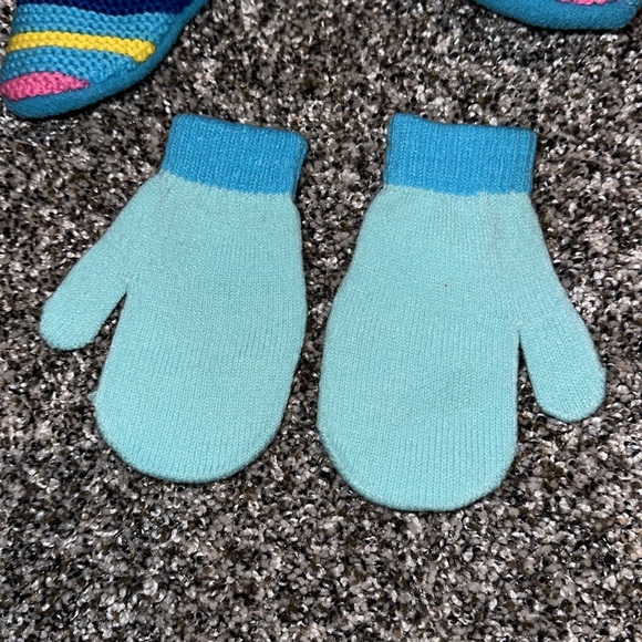 PinkFong Baby Shark Hat and Mittens One Size Fits Most Kids - Picture 4 of 4